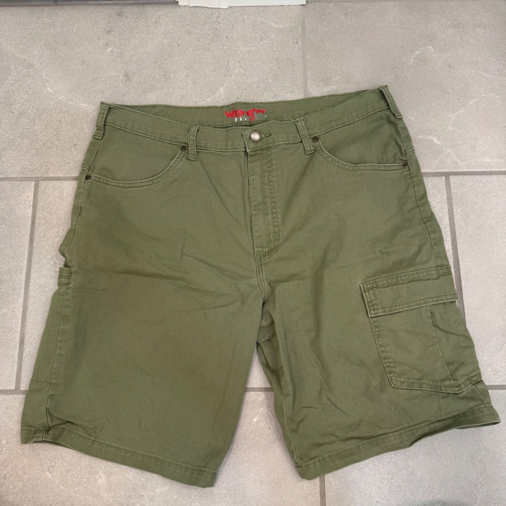 Wrangler ATG Mens Olive Green Cargo Shorts Size 36 Outdoor Hiking 1036575OL
